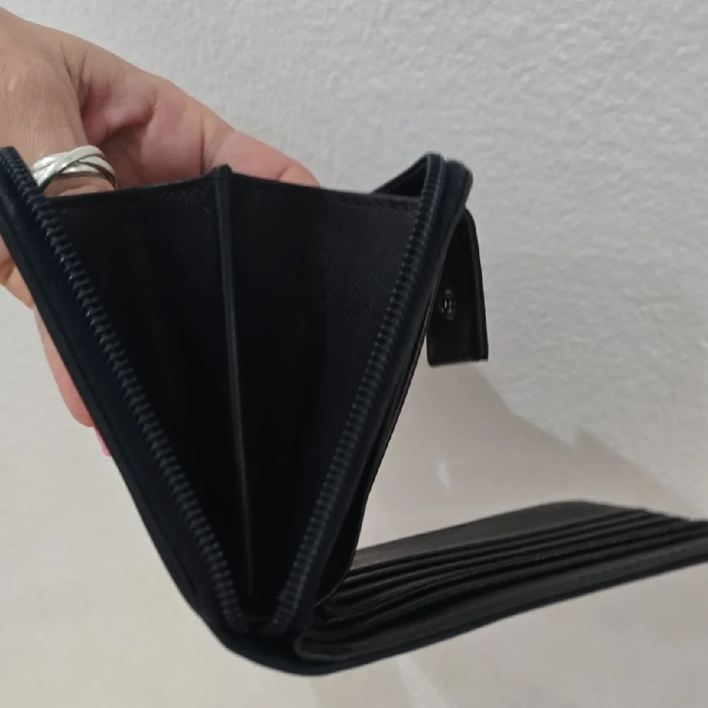 Prada Black Compact Wallet - Picture 14 of 14